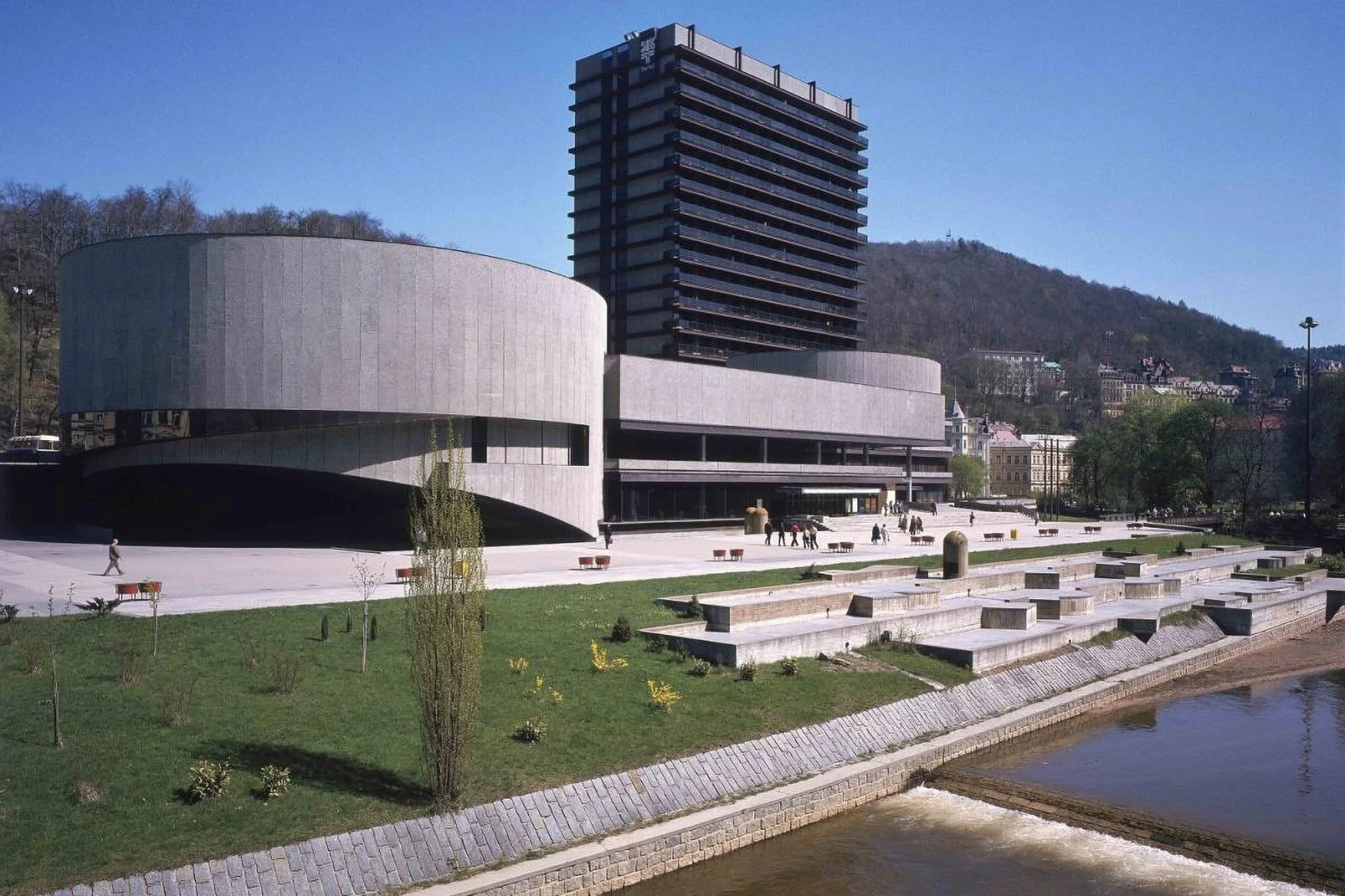 Věra Machoninová / Vladimir Machonin: Hotel Thermal, Karlovy Vary, Czech Republic, 1964–1976. Photo: from the Archive of Věra Machoninová, courtesy of Marie Kordovská