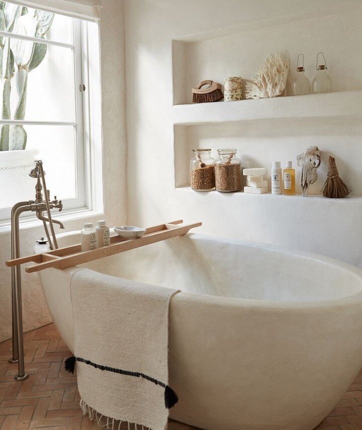 You glow girl 🧖🏽&zwj;♀️ When staying in really IS the new going out, it&rsquo;s making us spend far too long lusting over dream tubs like this one! Who&rsquo;s ready for an evening soak here? 🥂 via @thegracetales