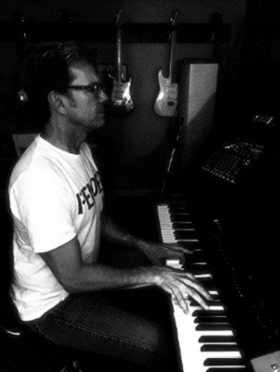 LC-KeysProfile(b&w).jpg