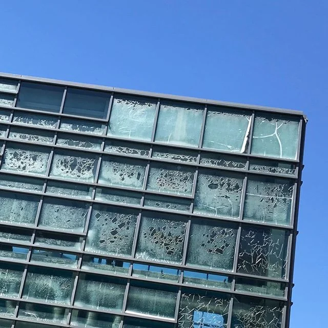 🧐
-
#building #glass #crackedglass #mit