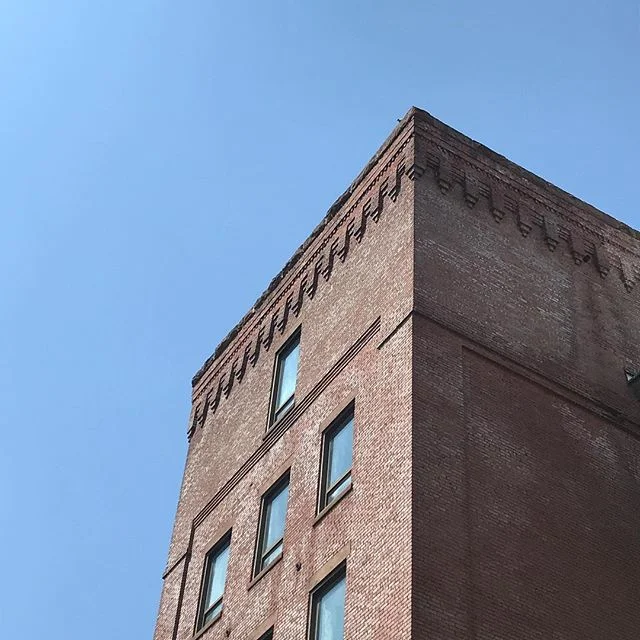 Milling about.
-
#topsofthings #architexture #cornice #brick #brickwork #tower #industrial #millbuilding #textilemill #textiles