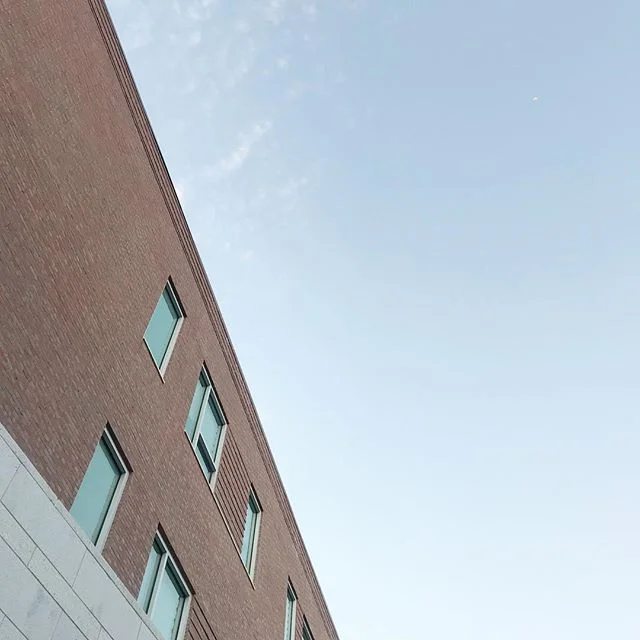 Any way you slice it #🔥 #💥
-
#mackhall #norwichuniversity #architecture #windowpattern #topsofthings #architexture