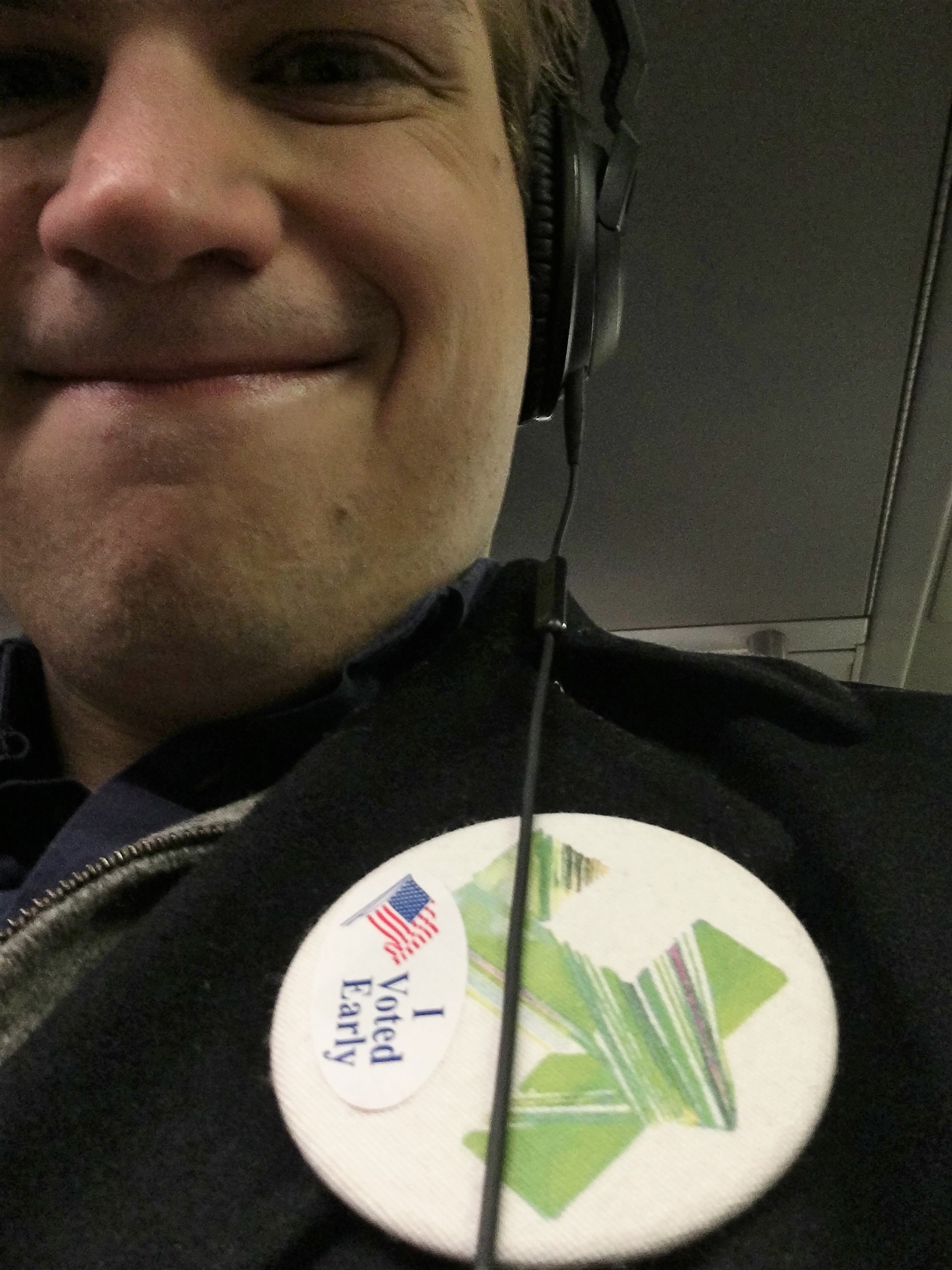 Isn't that a chic little canvas pin!??????