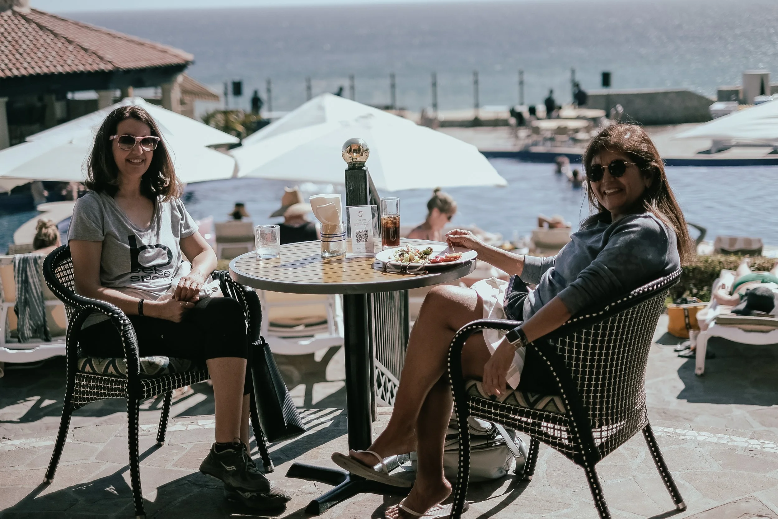Clinicians enjoying networking and lunch in Cabo