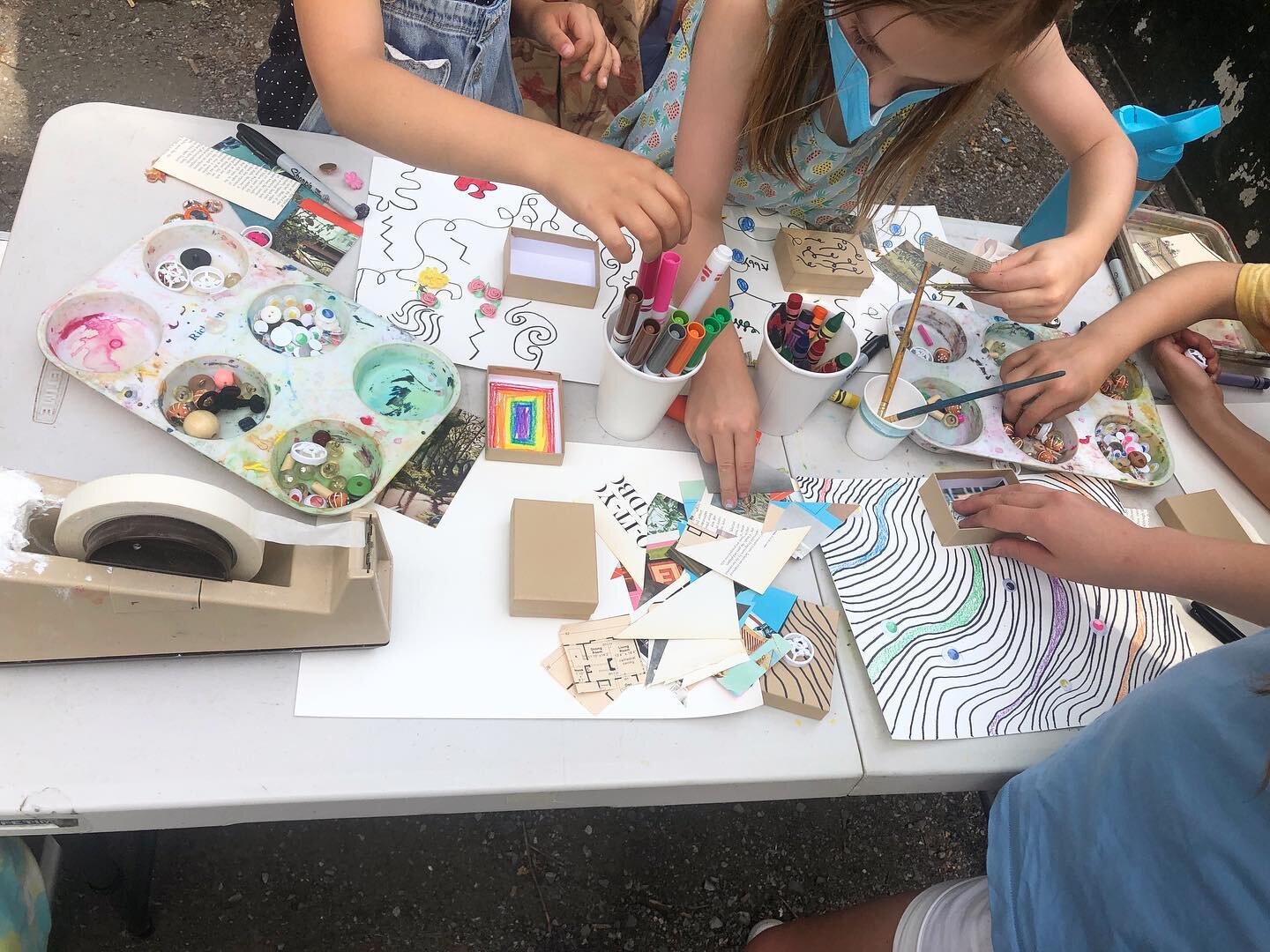 Art in the park and secret boxes filled with magical objects. Also always inspired by my magnificent teacher @annpibal who taught me color theory and how to run a crit and also how to be fun and silly and also serious about it all. Check out her work