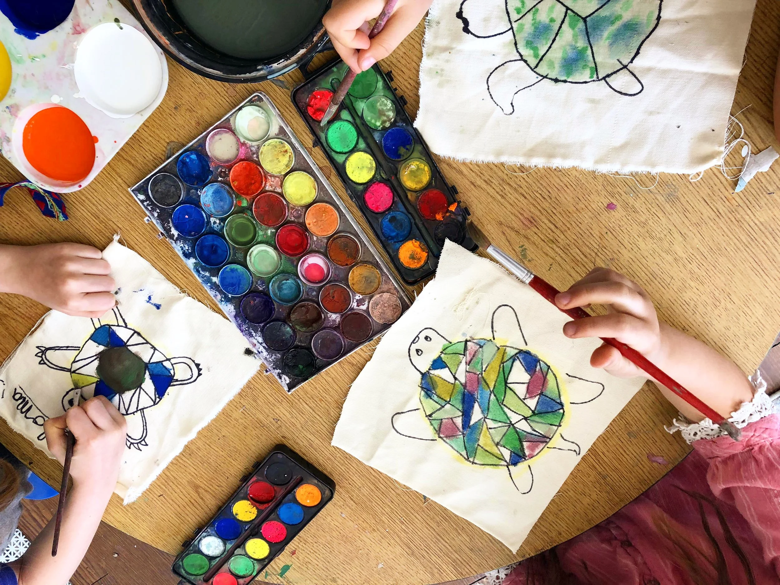 3maps pics_painting turtles.JPG