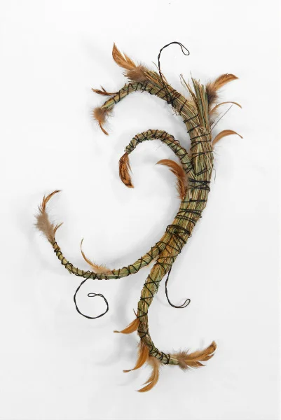Flirt 14" x 10" Hay, Wire, Chicken Feathers
