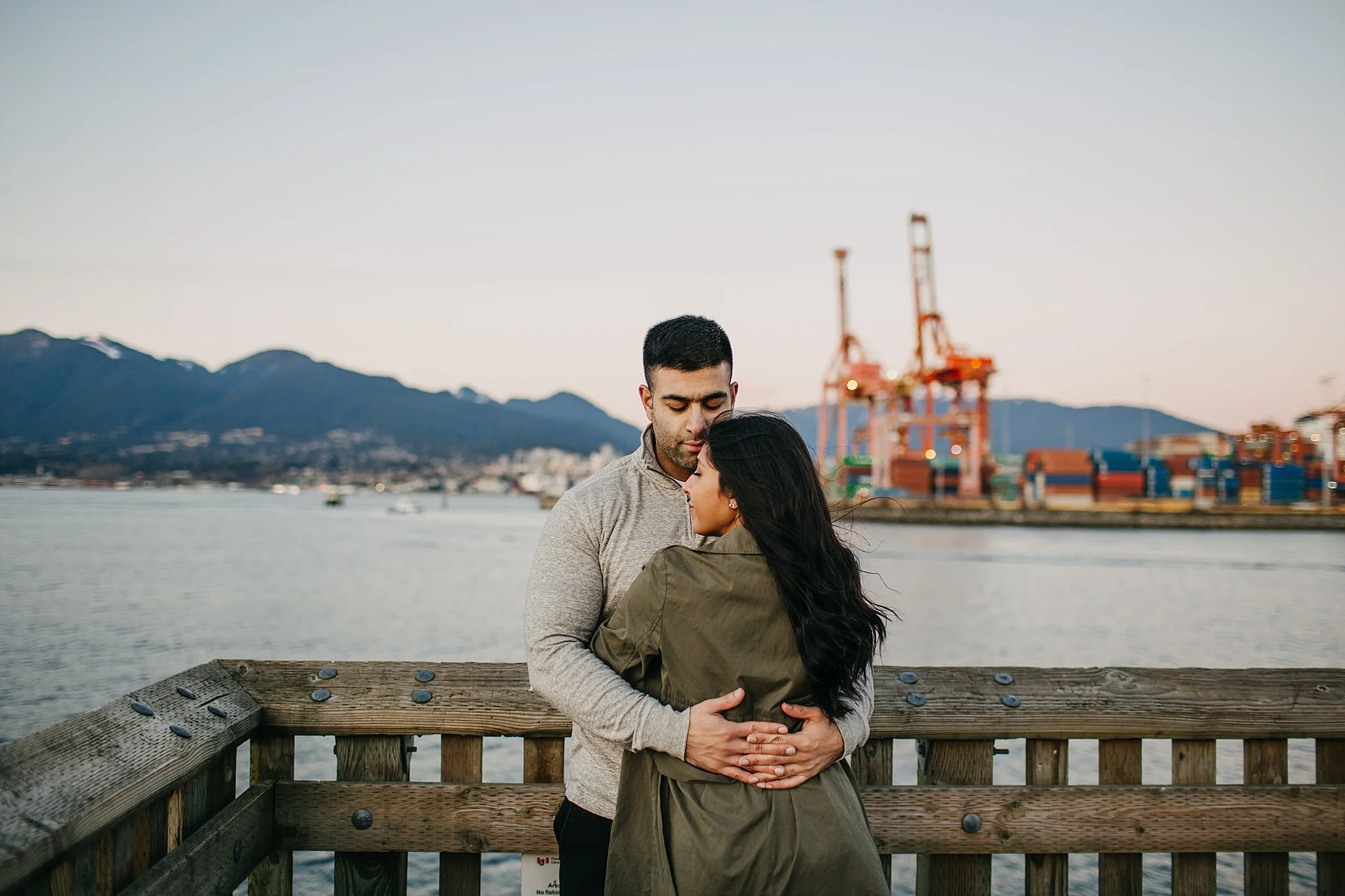 crab park vancouver mountain view couple on dock