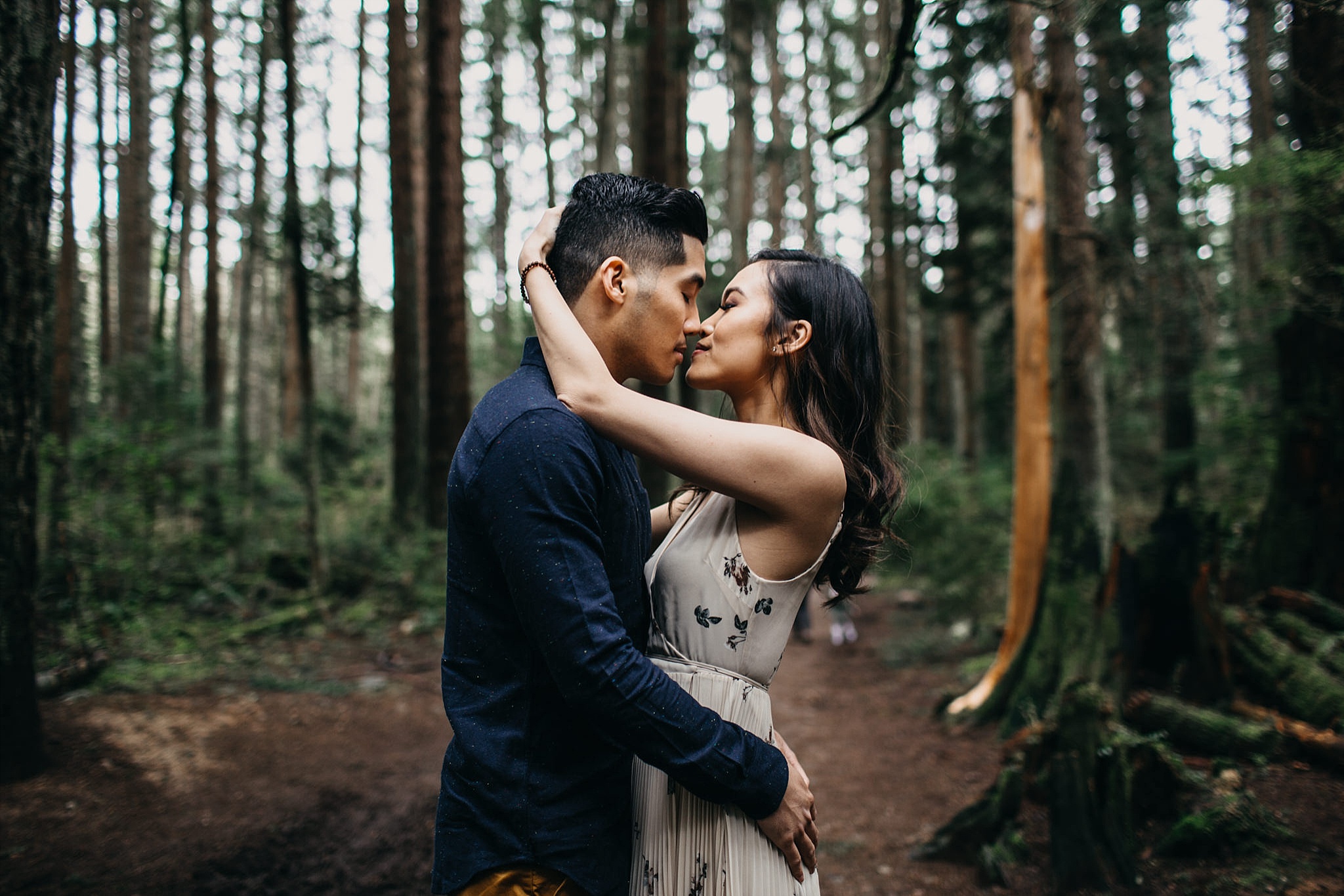 aileen-choi-photo-intimate-in-home-session-pacific-spirit-park-engagement_0096.jpg
