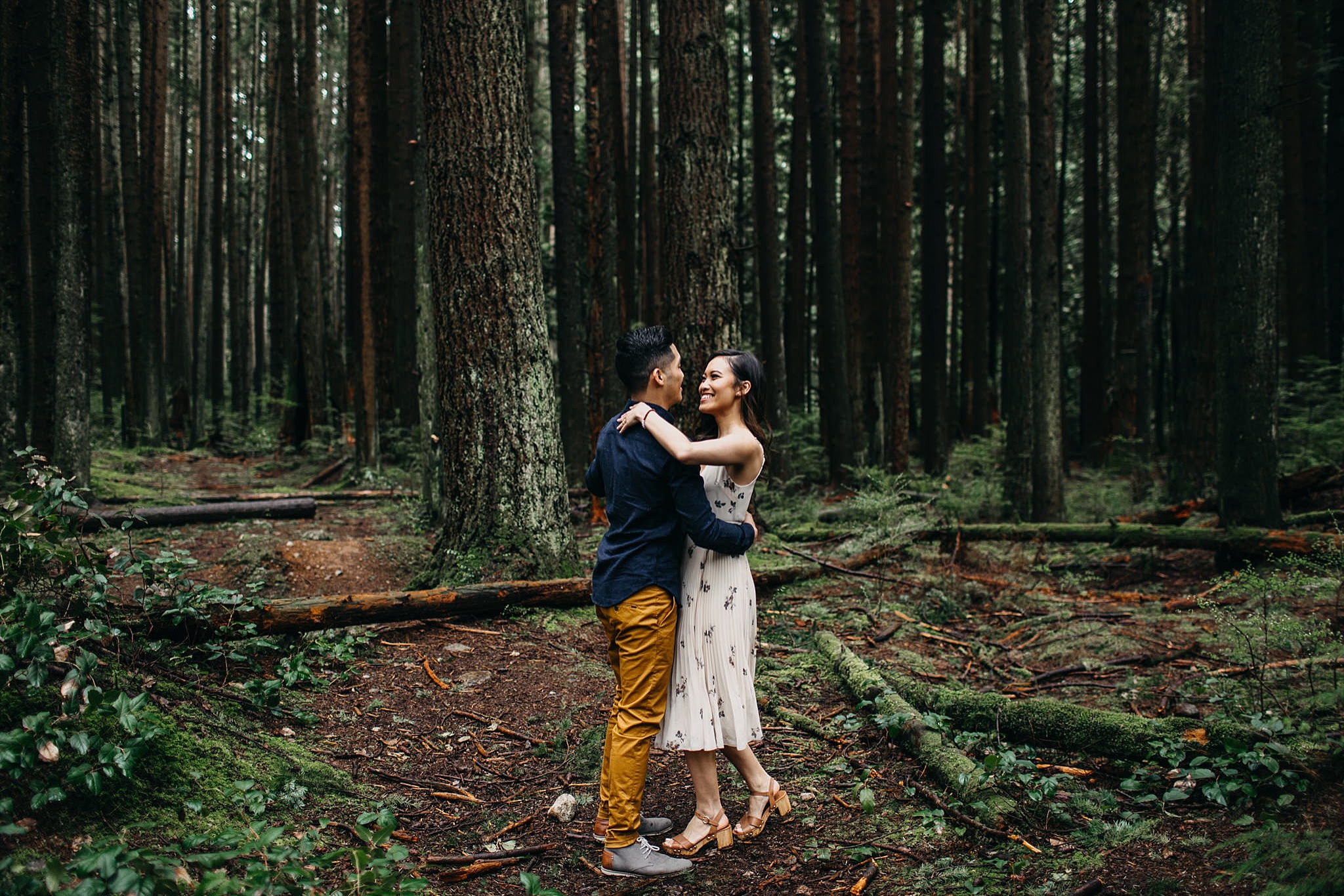 aileen-choi-photo-intimate-in-home-session-pacific-spirit-park-engagement_0104.jpg