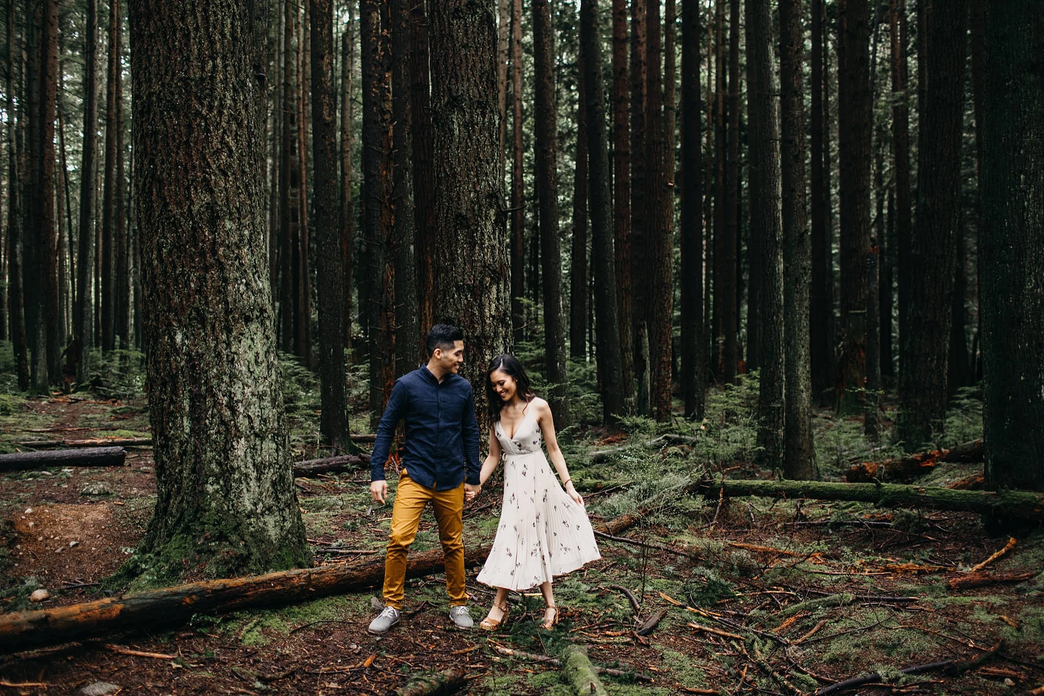 aileen-choi-photo-intimate-in-home-session-pacific-spirit-park-engagement_0108.jpg