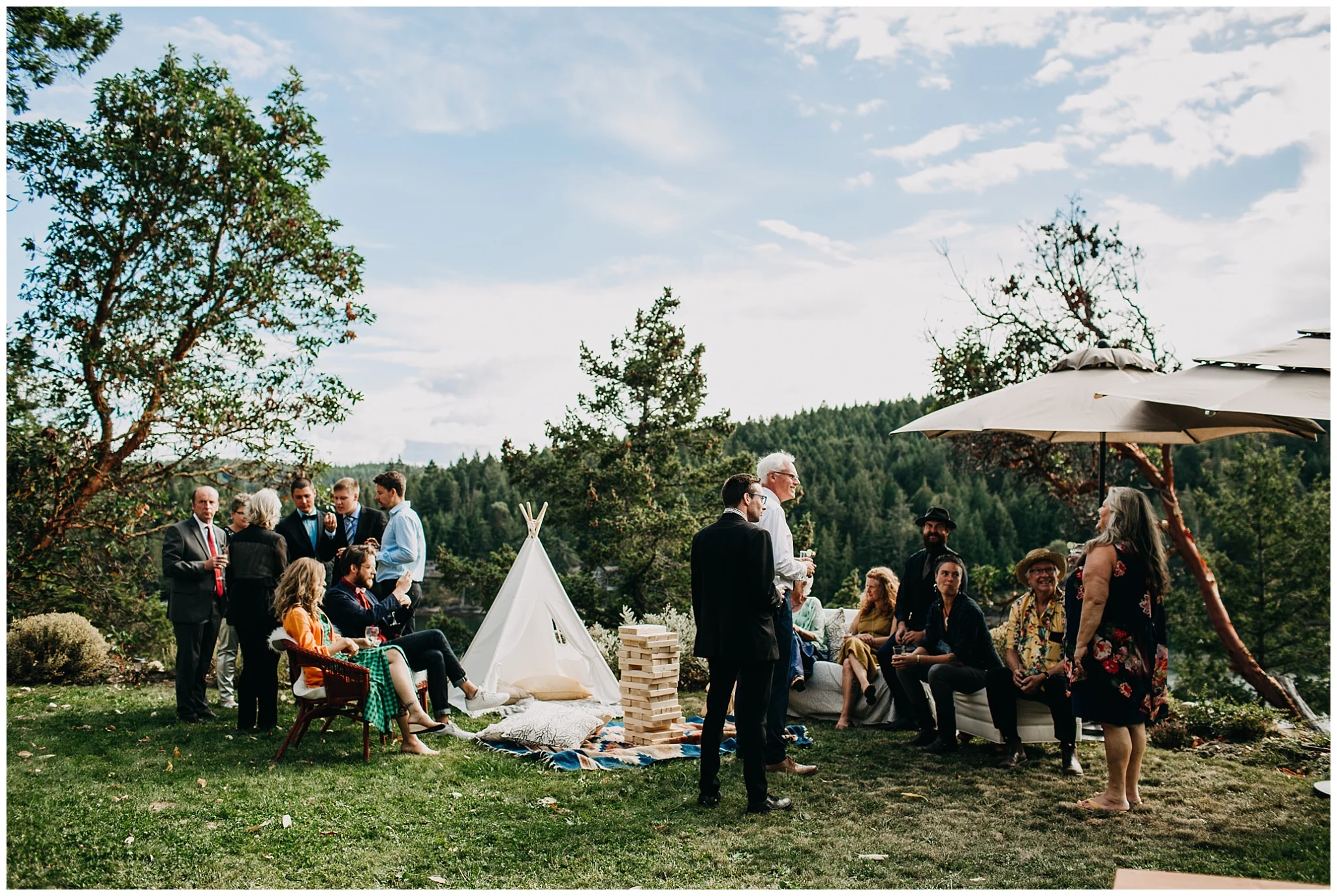 mayne-island-backyard-wedding_0067.jpg