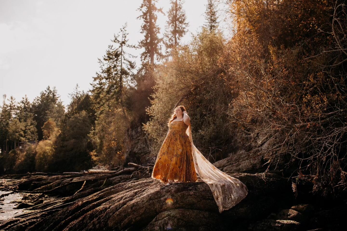 Abbie, an actual angel ✨Abbie + Ross's Salt Spring Island elopement was just the cutest; she made her own dress (!!!), thrifted quilts for all their family to use during the ceremony, and then they all took a dip in the freezing ocean after! I should