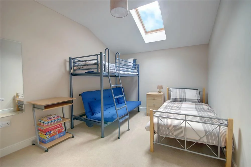 Skylark bedroom 2