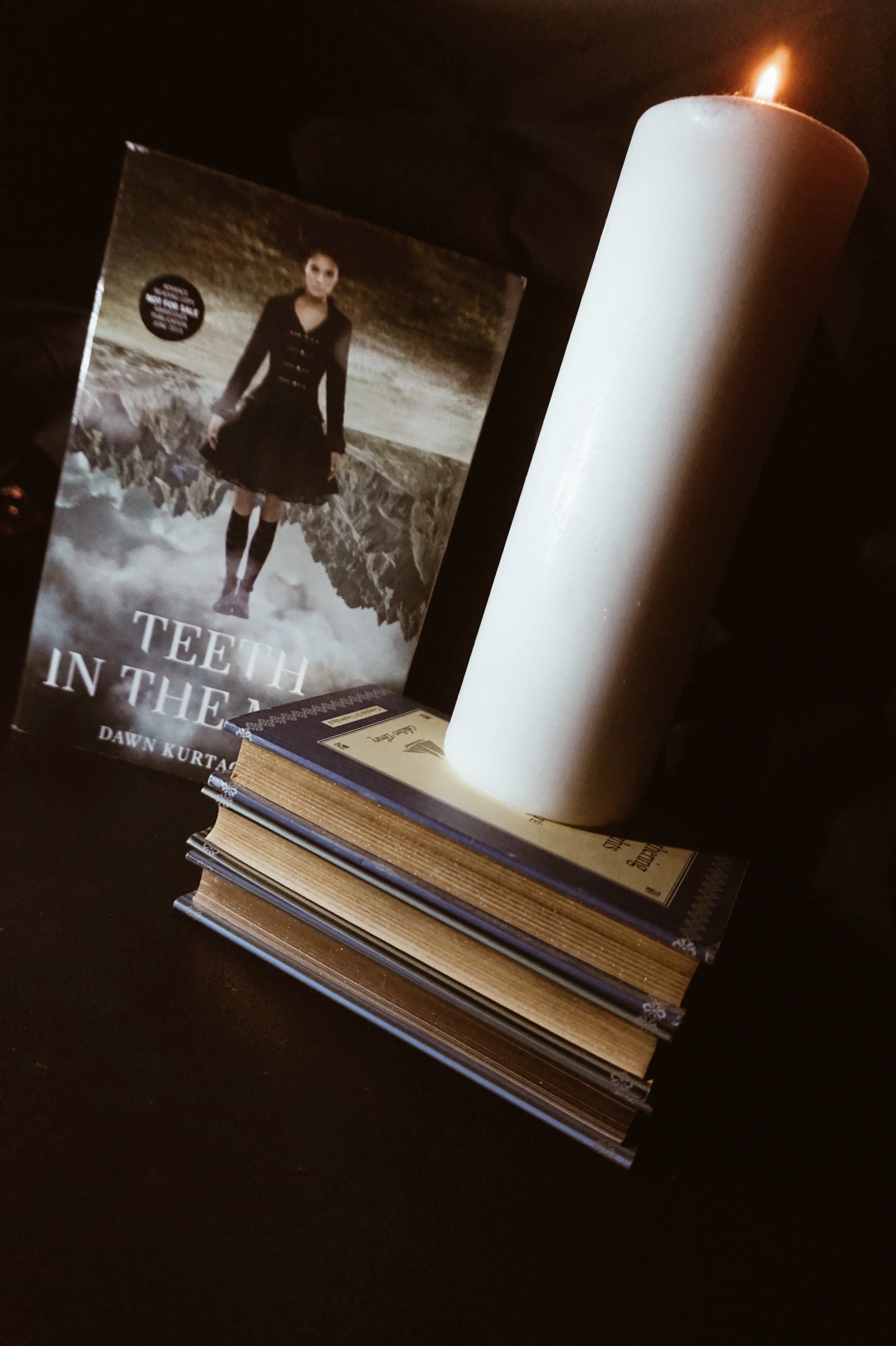 TEETH is a Buzzbook and other bookish things + GIVEAWAYS