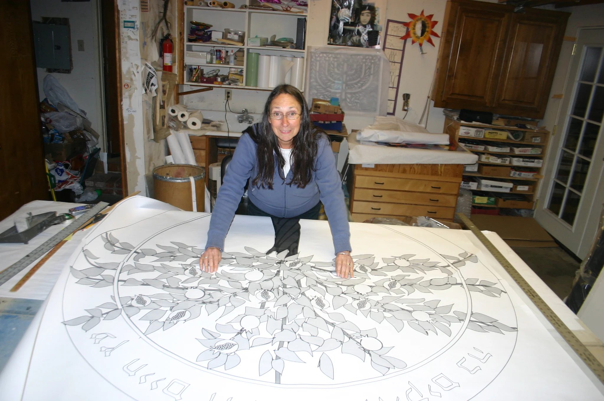  Michelle transfers the full-size cartoon from the blueprint. 