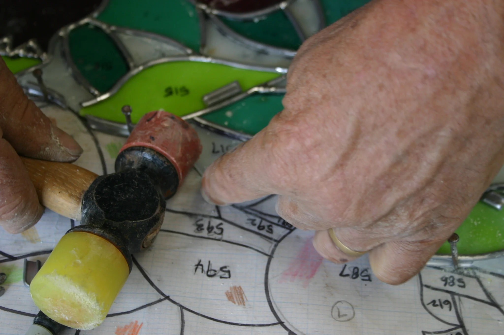  Leading the window together by the traditional method. 