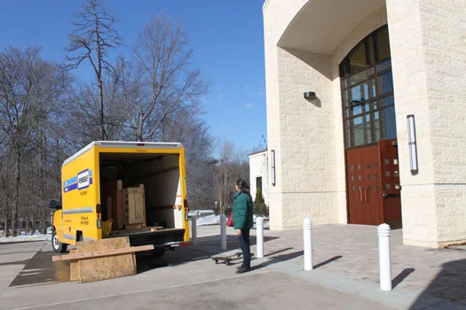 112unloadtruck.jpg
