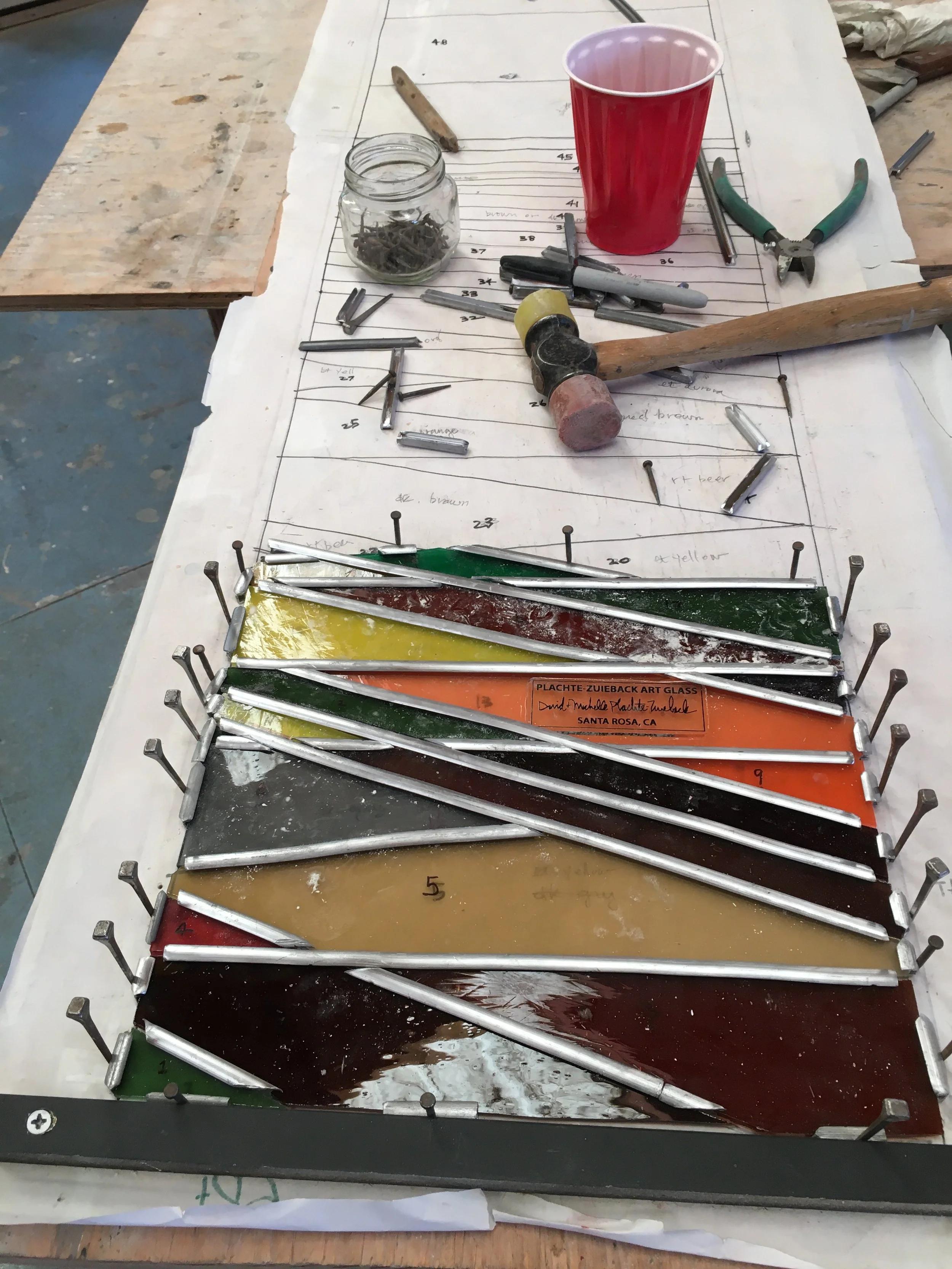  Beginning of the assembly of the twelfth and last panel. 