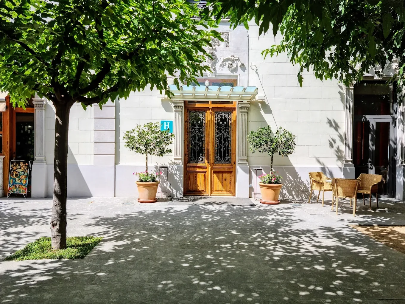 balneari front door.webp