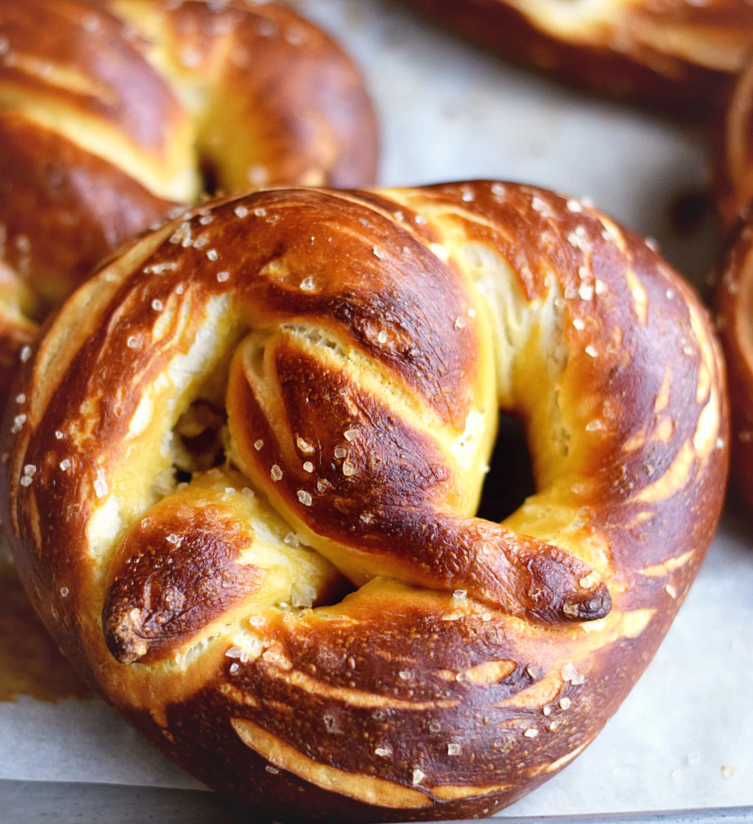 Buttery Soft Pretzels – these buttery, fluffy, soft pretzels are better than any mall or frozen versions out there. Must make! | trufflesandtrends.com