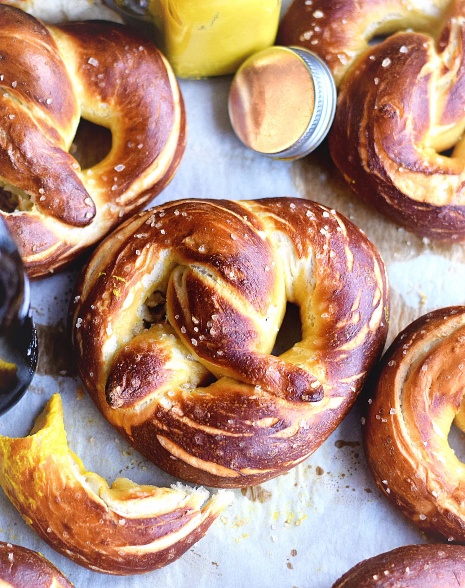 Buttery Soft Pretzels – these buttery, fluffy, soft pretzels are better than any mall or frozen versions out there. Must make! | trufflesandtrends.com