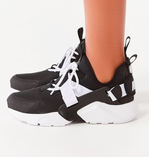 Nike Air Huarache City Low Sneaker