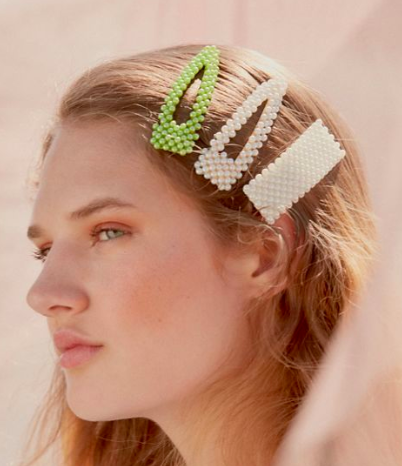 UO Perfection Pearl Flip Clip