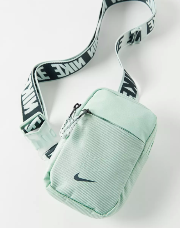 Nike Sportswear Essentials Hip Pack