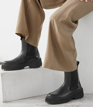 Stories Chunky Leather Chelsea Boots