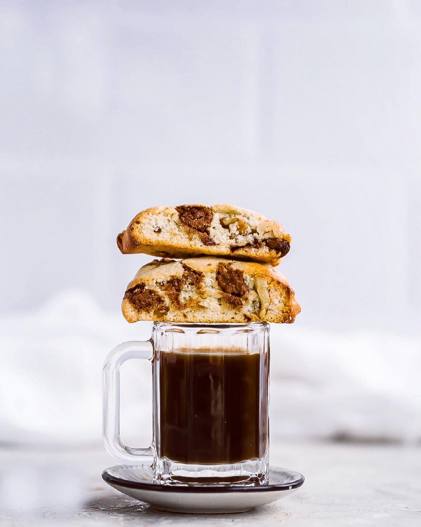 ✋🏻 NEW BLOG POST ✋🏻 Milk Chocolate Walnut Mini Mandelbread &mdash; two-bite-sized and crunchy and tender and the best little thing to put in a pretty serving bowl to serve with tea for your next fancy luncheon that you&rsquo;re never gonna have 😃☕