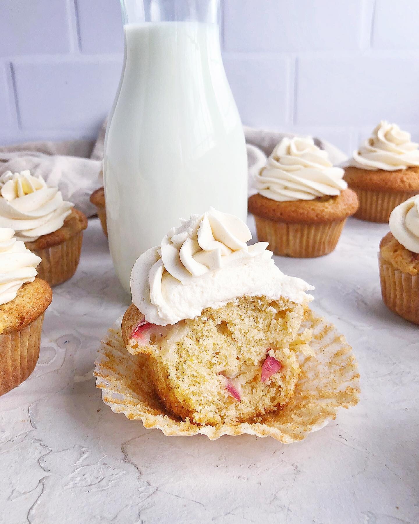 Some final apple dessert hurrah cuz hey, it&rsquo;s March 🍎 {apple cupcakes with maple buttercream frosting in the blog archives}