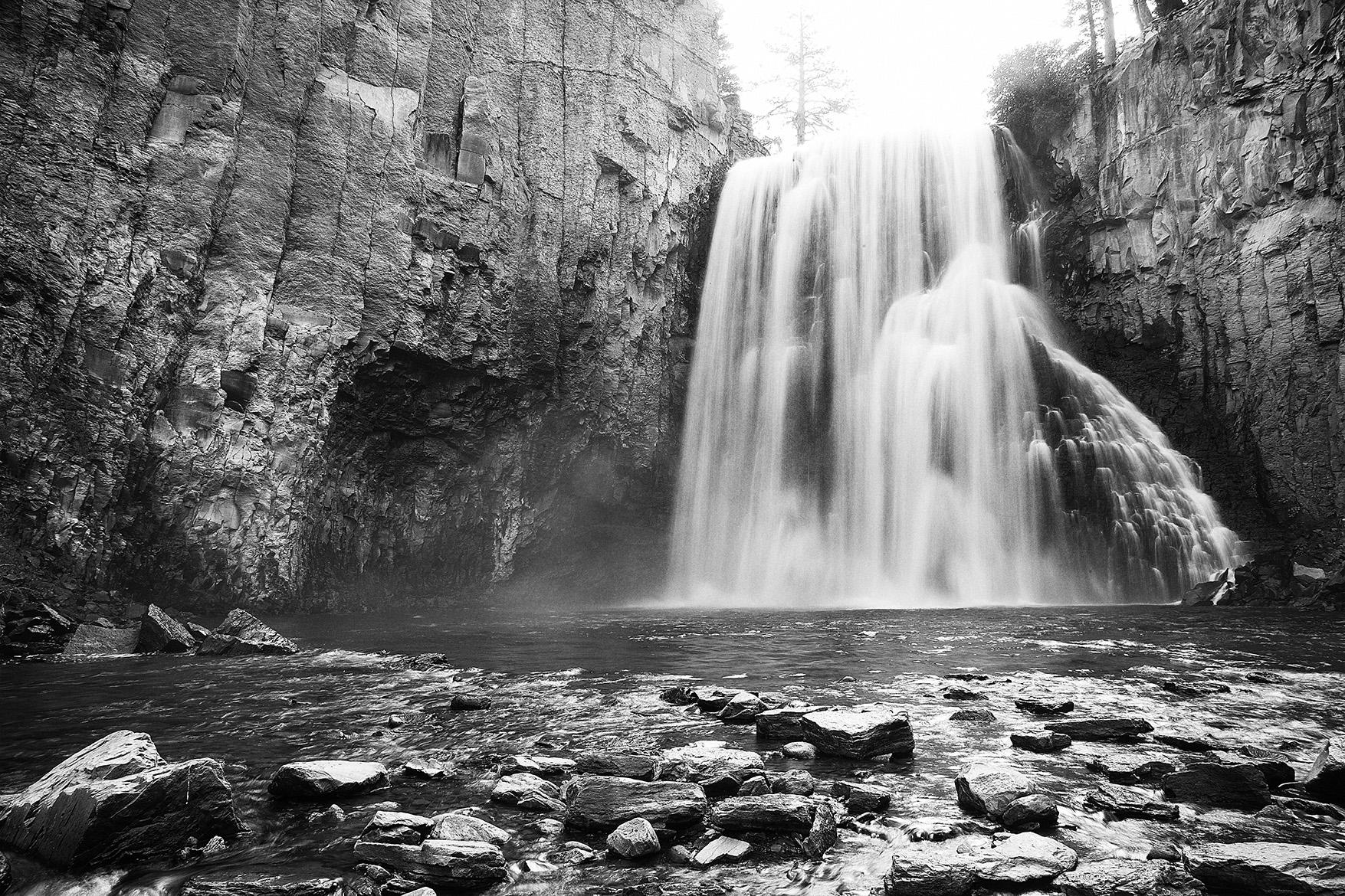IMG_1775rainbowfallsblkwhtF.jpg