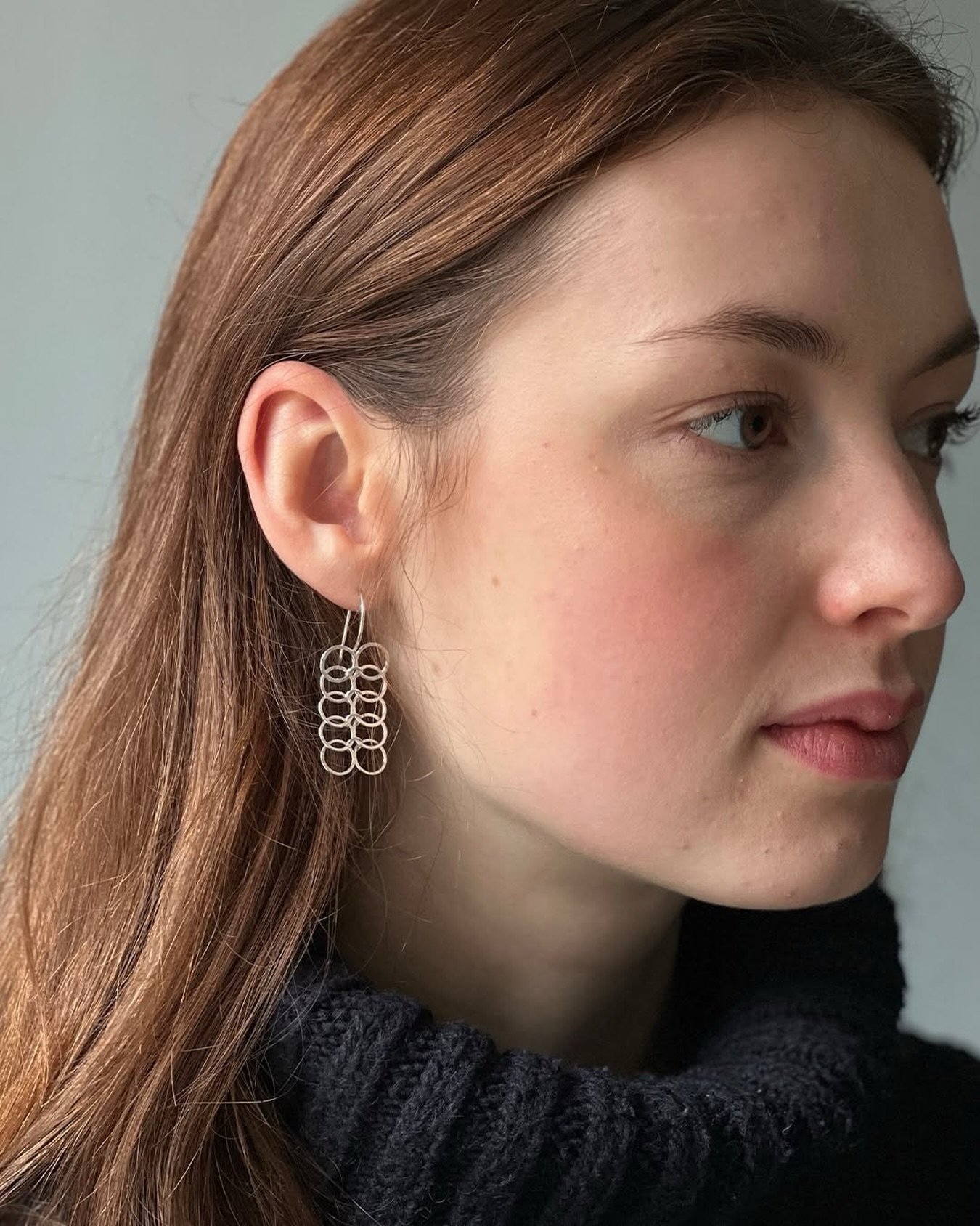 Down to the Wire exhibition continues at the @scottishgallery until 28th March ✨

You can see my work alongside 5 other Scottish Jewellers who are all Trade Freemen of The Worshipful Company of Gold and Silver Wyre Drawers @gswd1693 

Isabella Bedlin