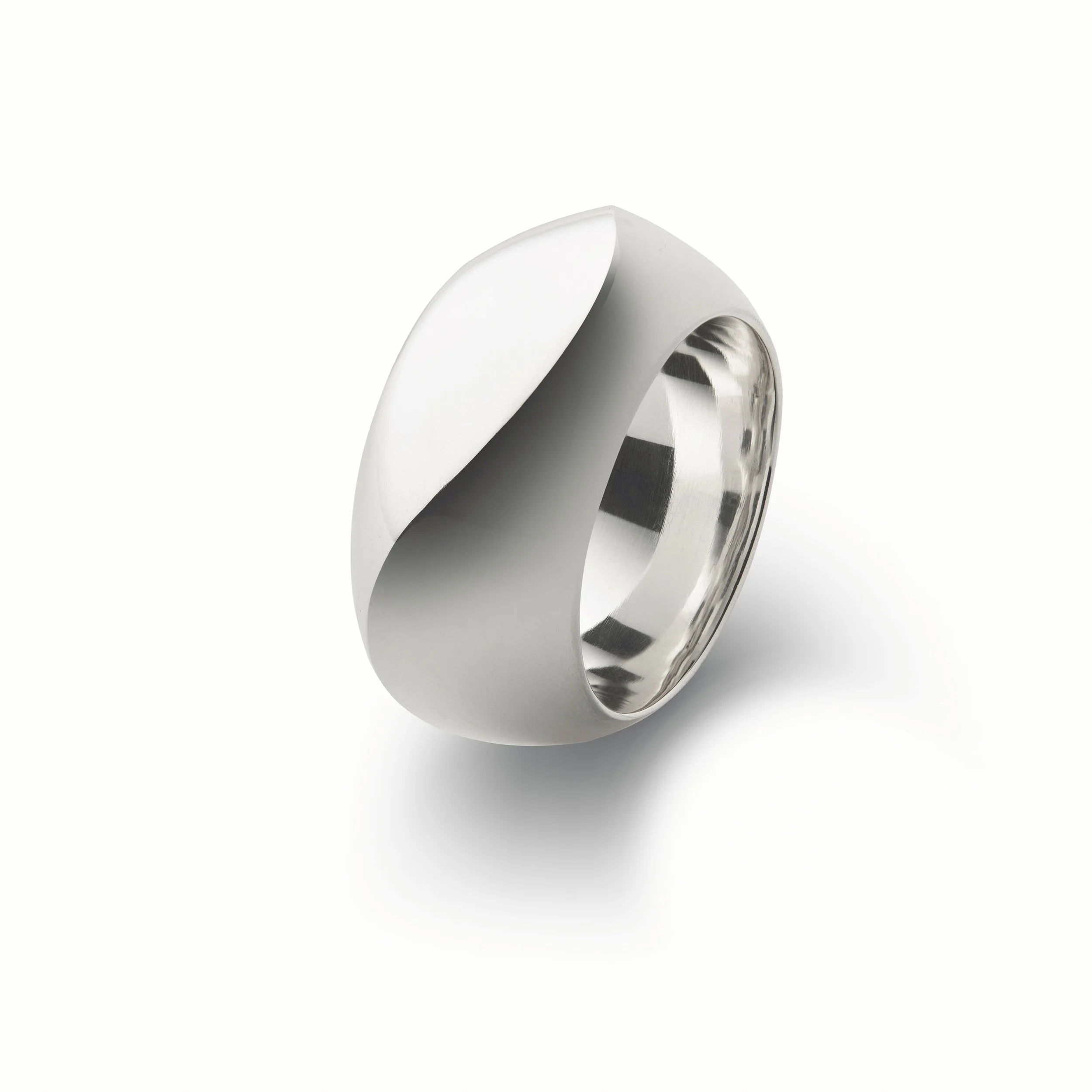 2025_08_20_HeatherWoof_Jewellery_JamesRobertson_003.jpg