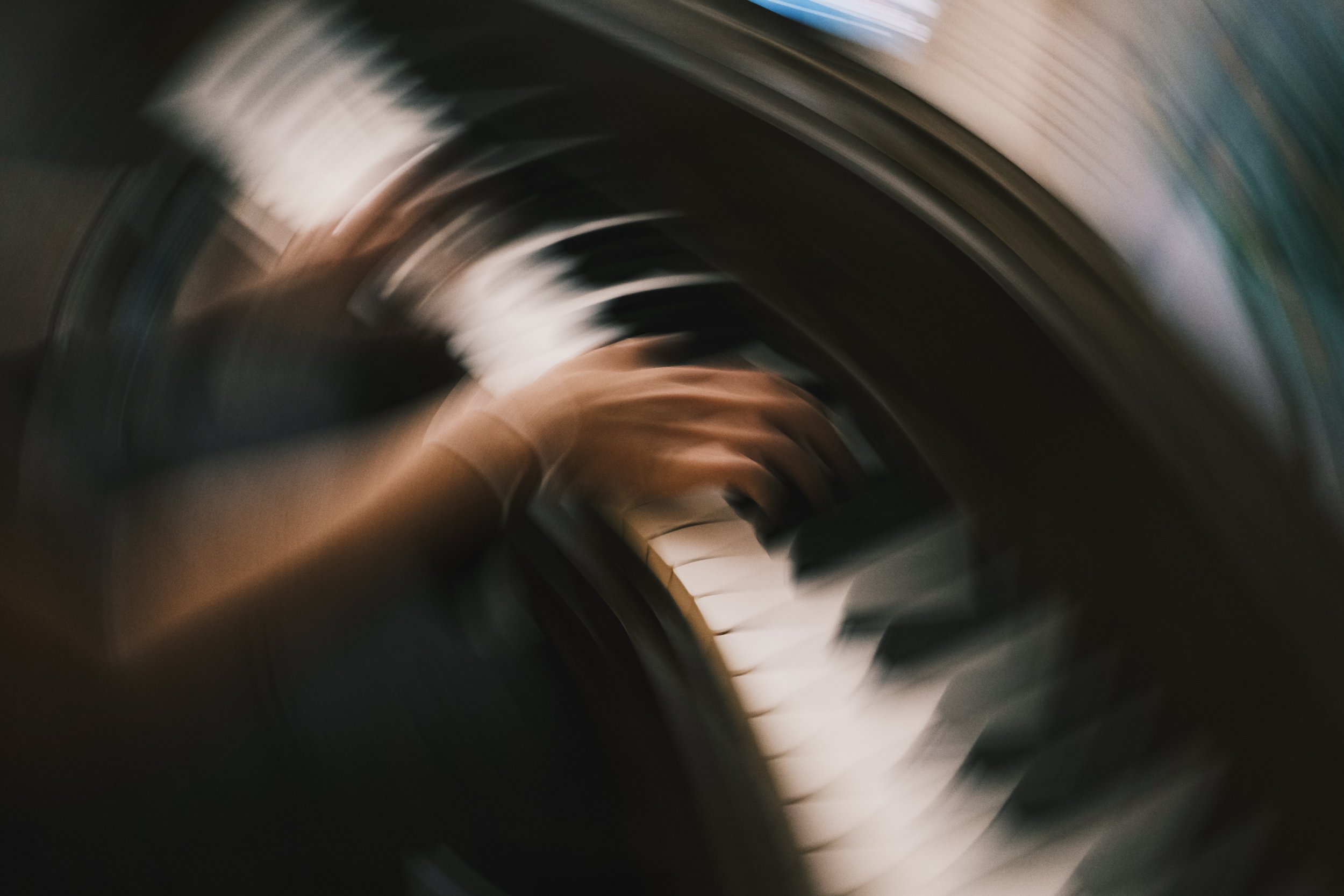 piano player x.jpg