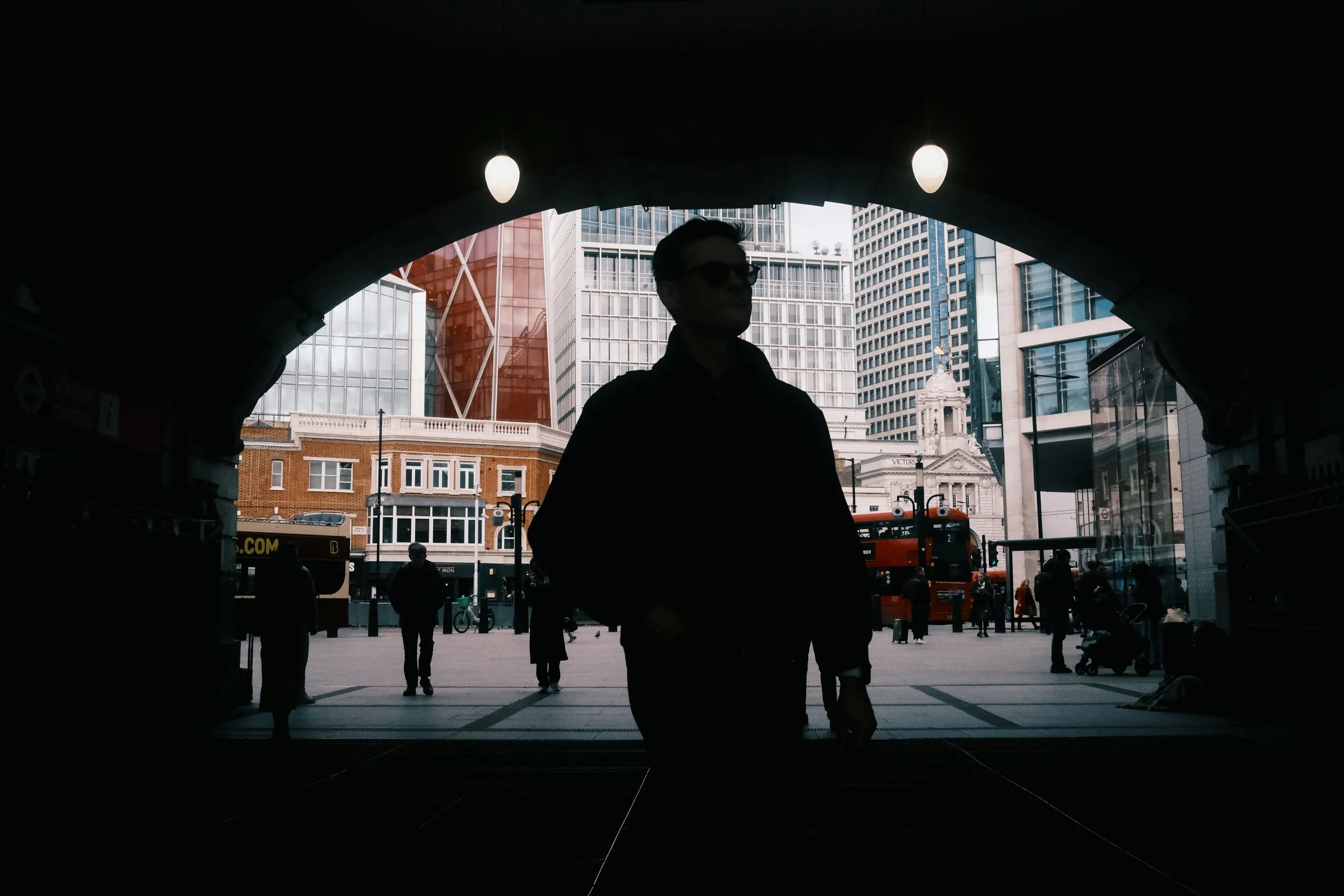 london - victoria station tunnel ii.jpg