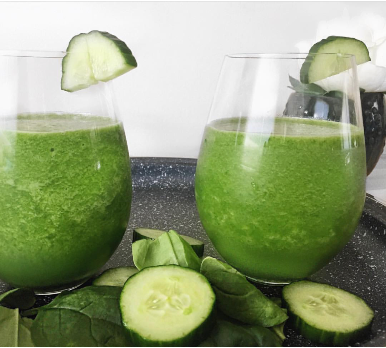 Healthy Skin Smoothie via @_greenandleafy