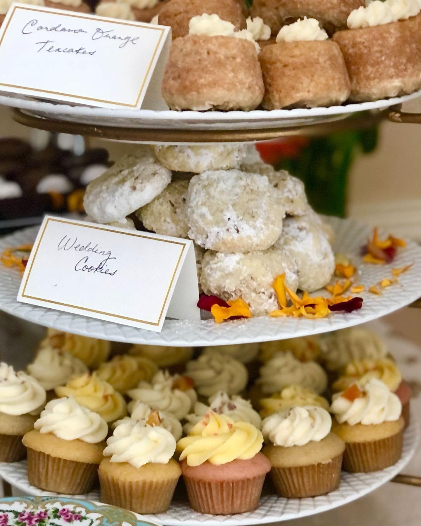 Wedding cookies, mini cuppies - such a perfect delight for showers, tea parties, and weddings. 🧁💚 #cupcakes #teaparty #veganteaparty #veganfood #whatveganseat #veganparty #plantbased #crueltyfree  #merryunbirthday #elegantcatering #vegancatering #d