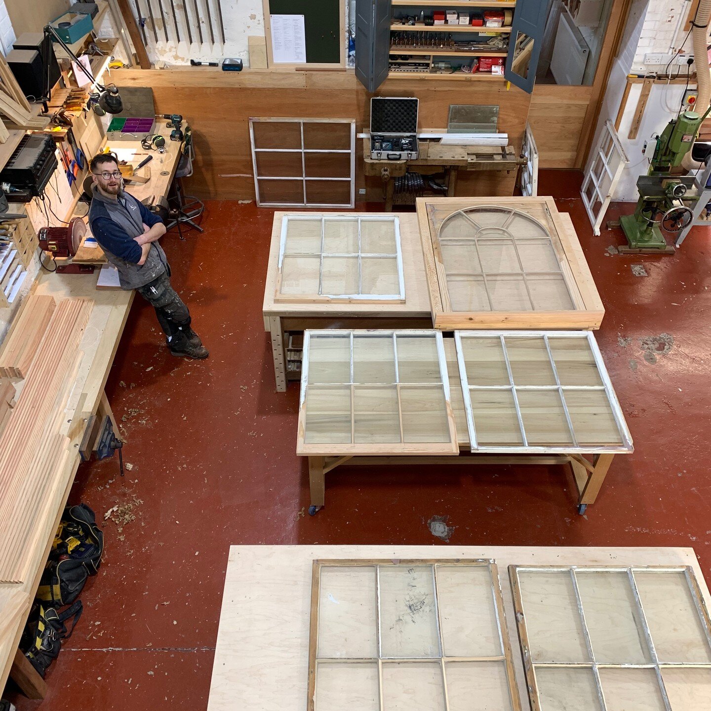 Repaired sashes laid out for paintwork for @merchanthouse_kingslynn and @malikamcc 
Difficult repairs of 12mm glazing bars by the amazing Gabriel Baker&hellip; But OMG look at what we started with.
Bench joinery by @gabrielbakerjoinery 
Spindle mould