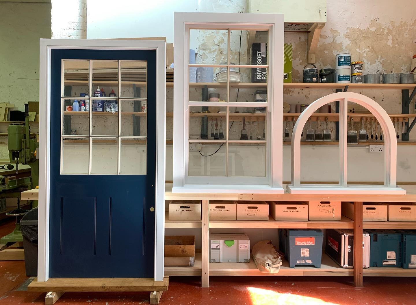 Crisp, very pleased with these faithful copies of Victorian joinery. The curved window is for an old stable, I think they were known as eyebrow windows.

#buildingconservation #conservation #mandmade #bespokejoinery #madetoorder #littlegreene #linsee