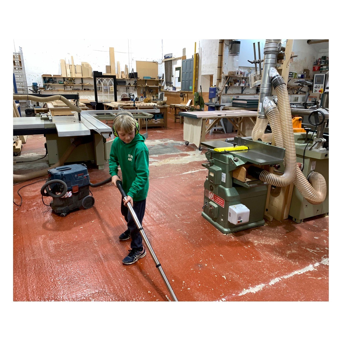 And then the tidying up at the end of the week... subcontracted to my son.
#childlabour #myson #craftsman #bosch