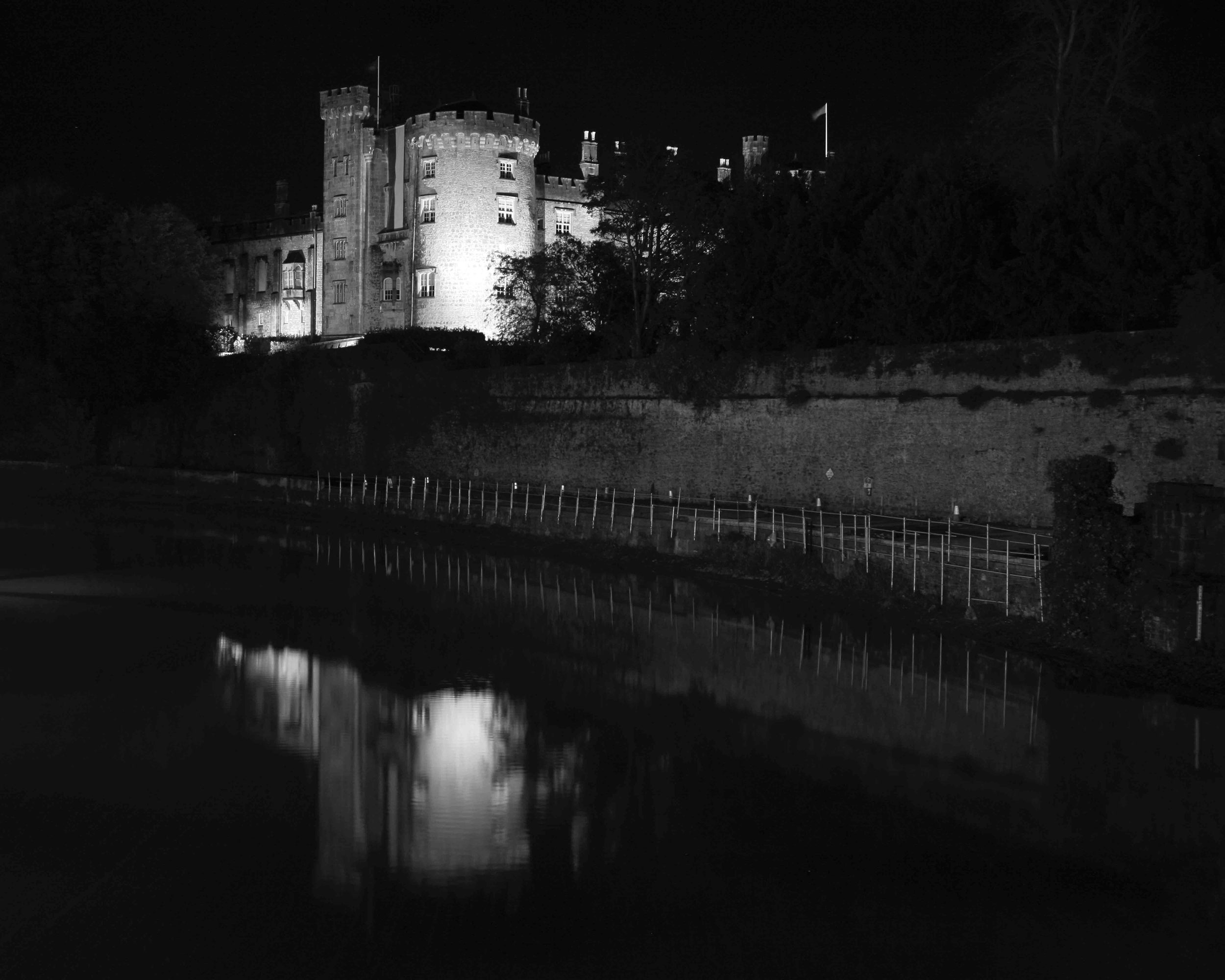 Kilkenny Castle B&W 16x20.jpg