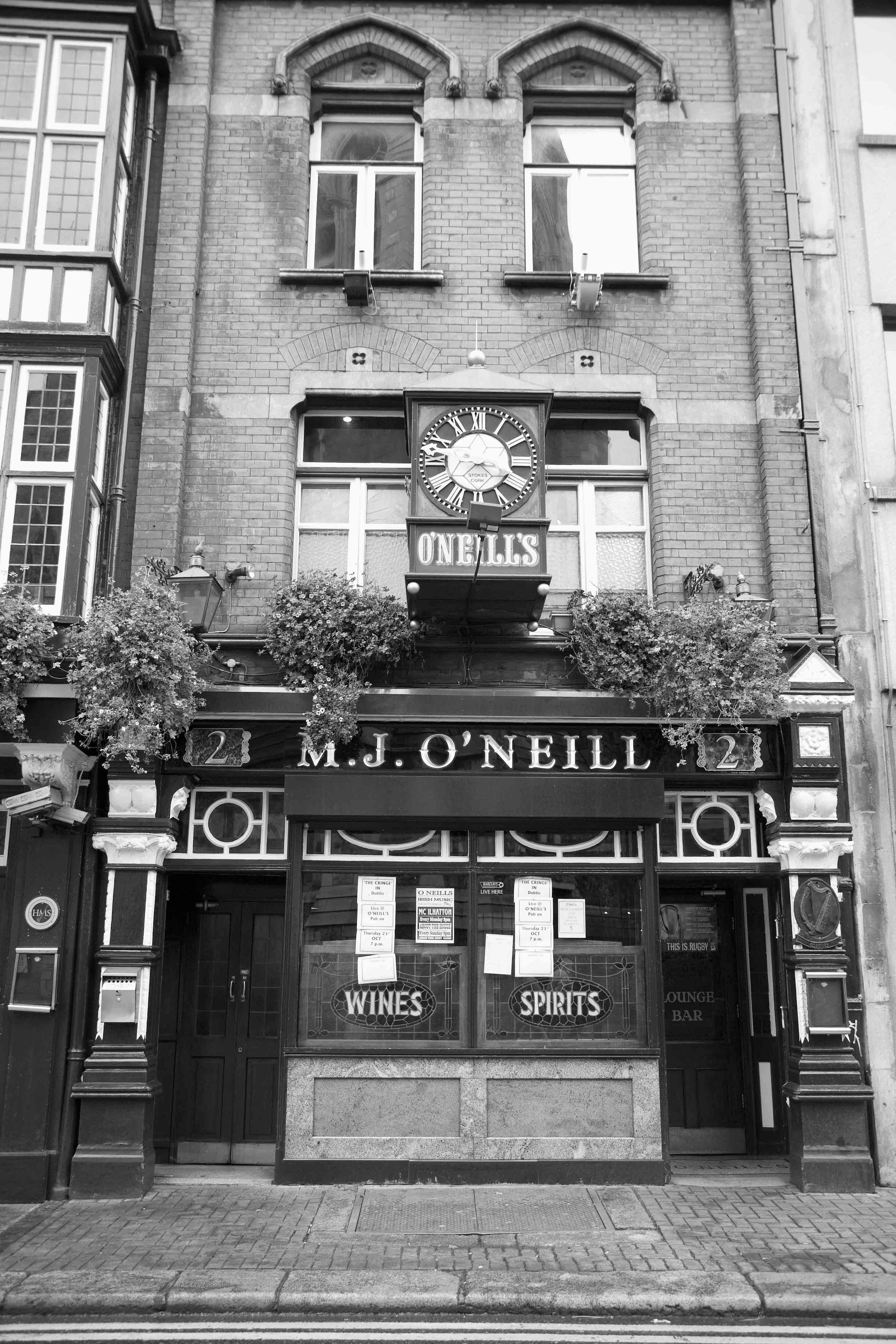 O'Neills Pub 1 B&W.jpg