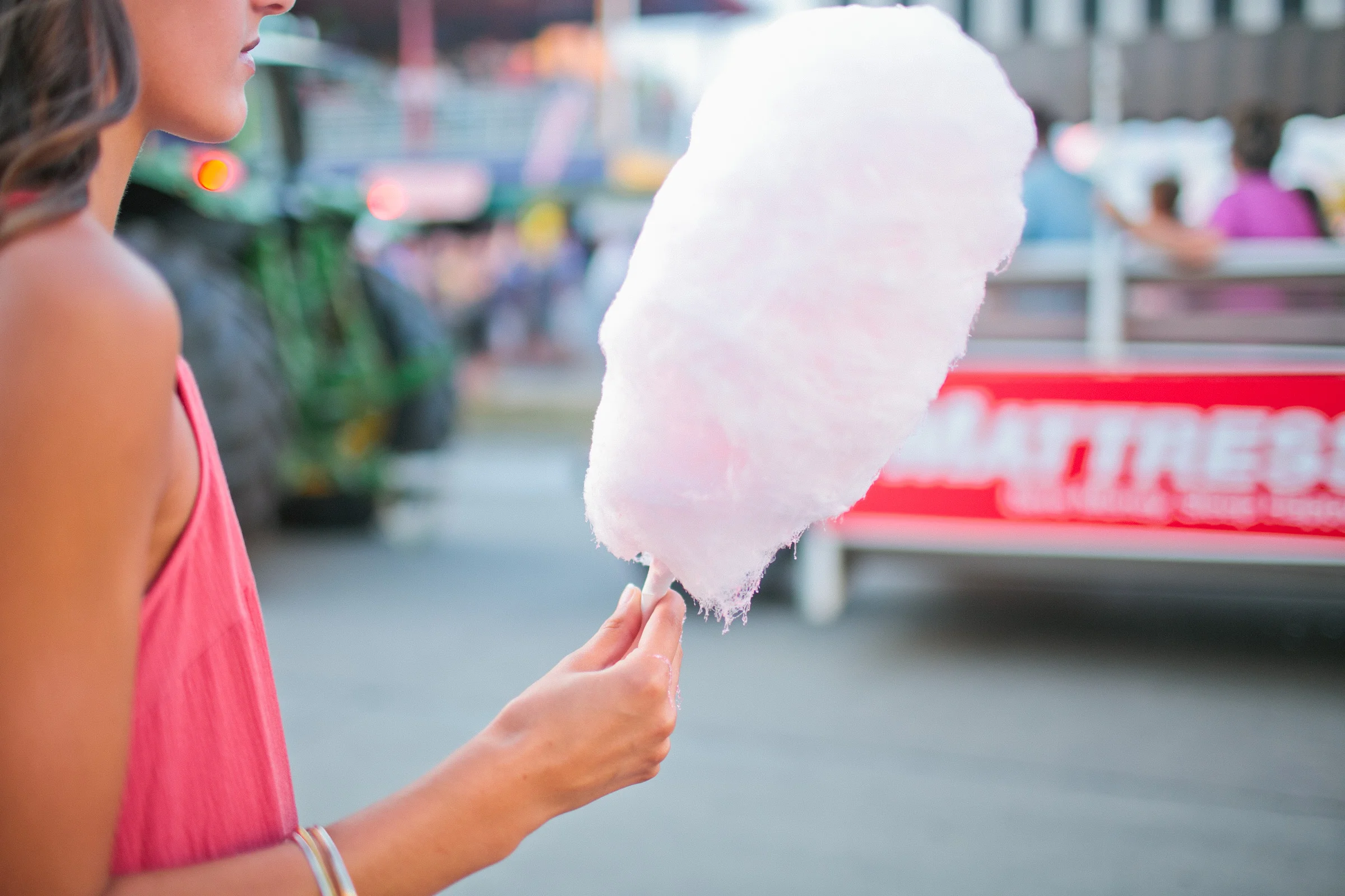 cotton candy styled senior pictures Iowa State Fair