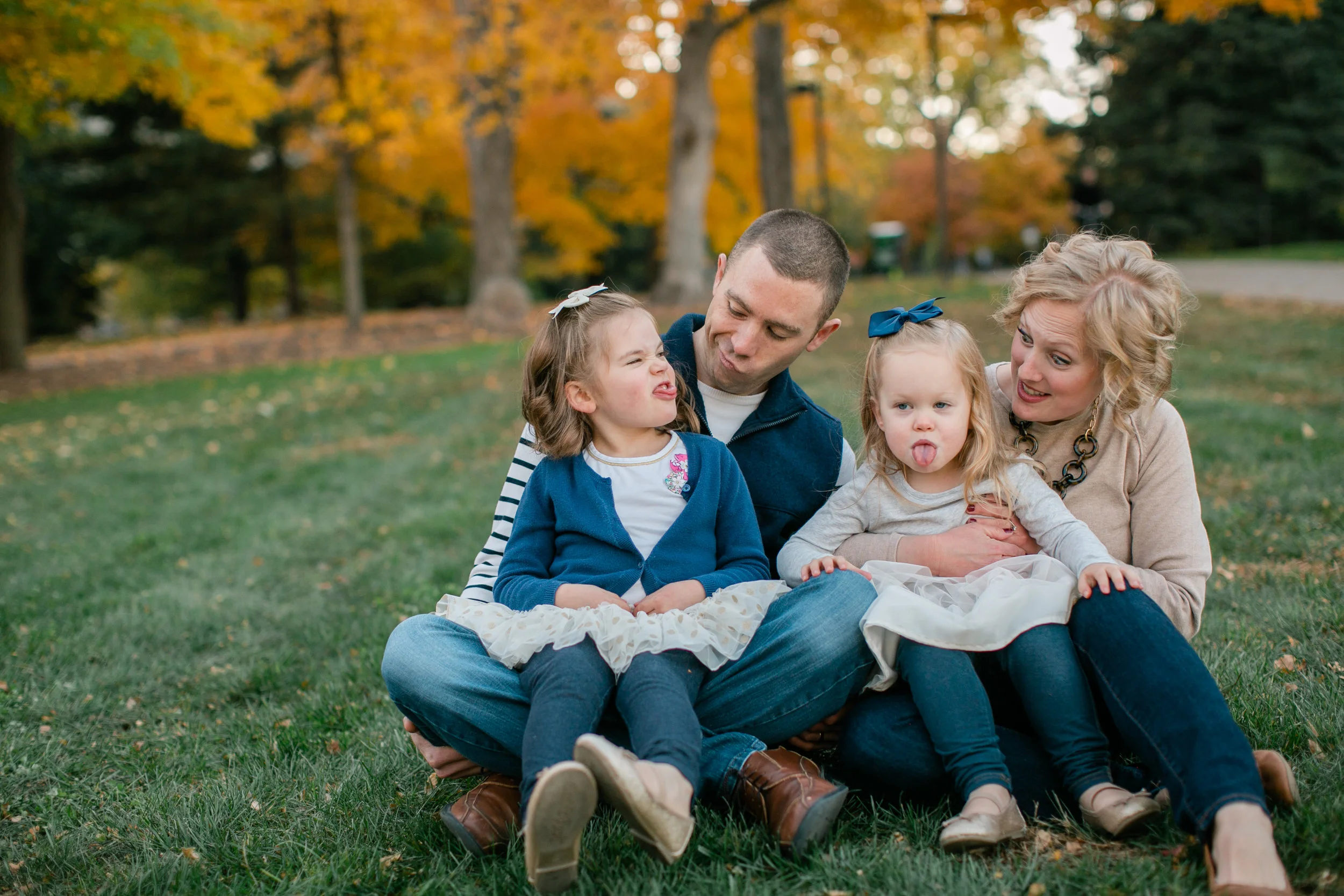 fun des moines iowa family photos with young kids