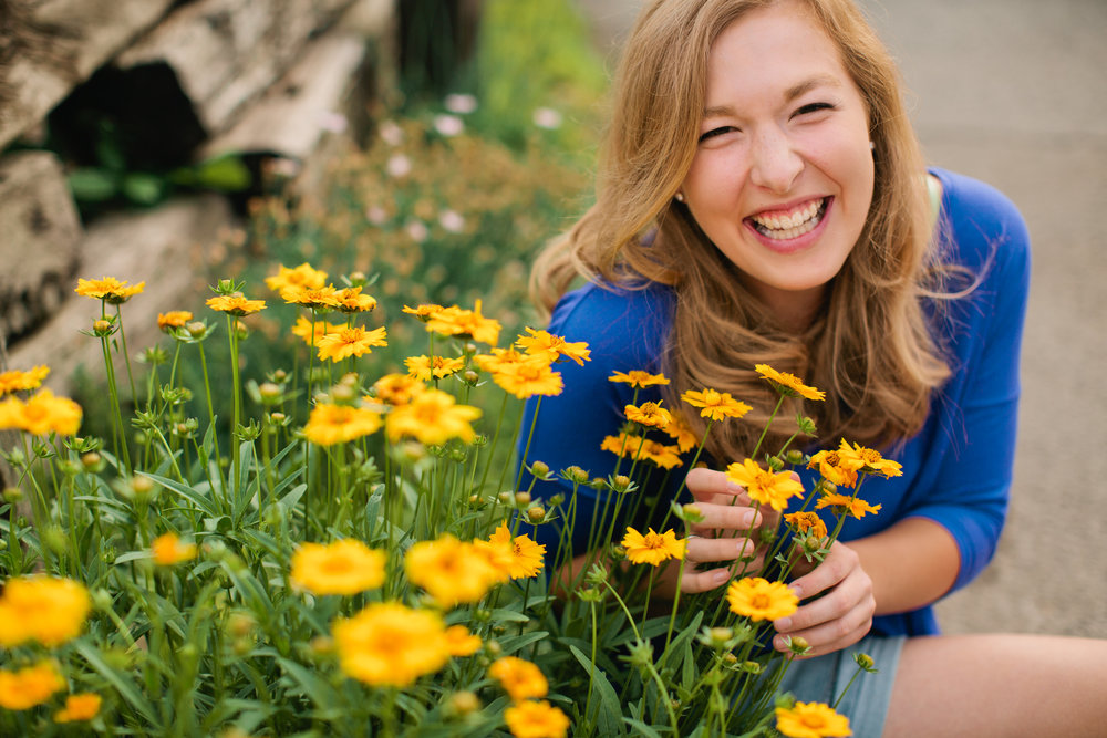 laughing+senior+photo+with+flowers+outdoors.jpg