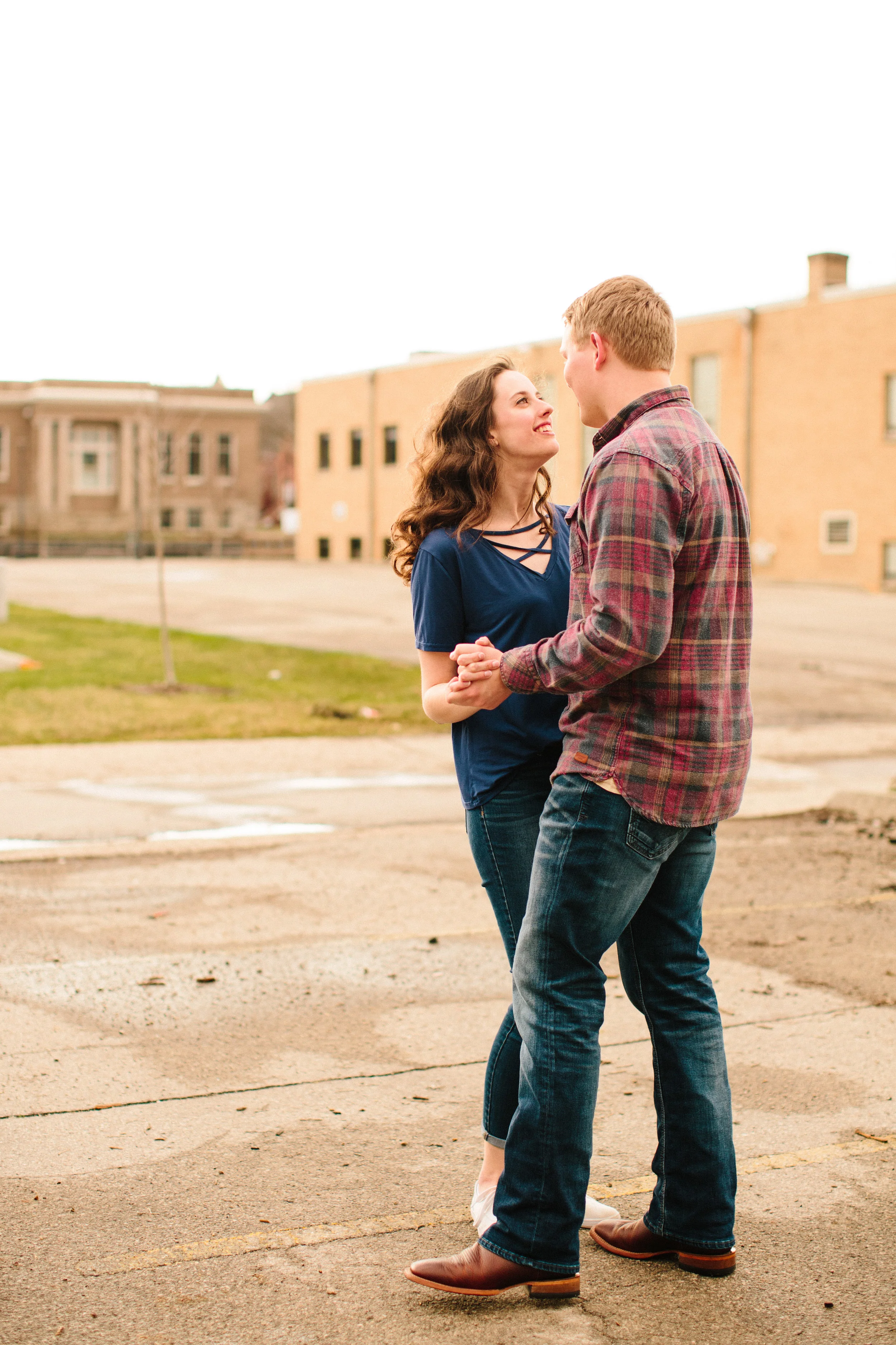 des-moines-spring-engagement-photos-Barker-50.jpg