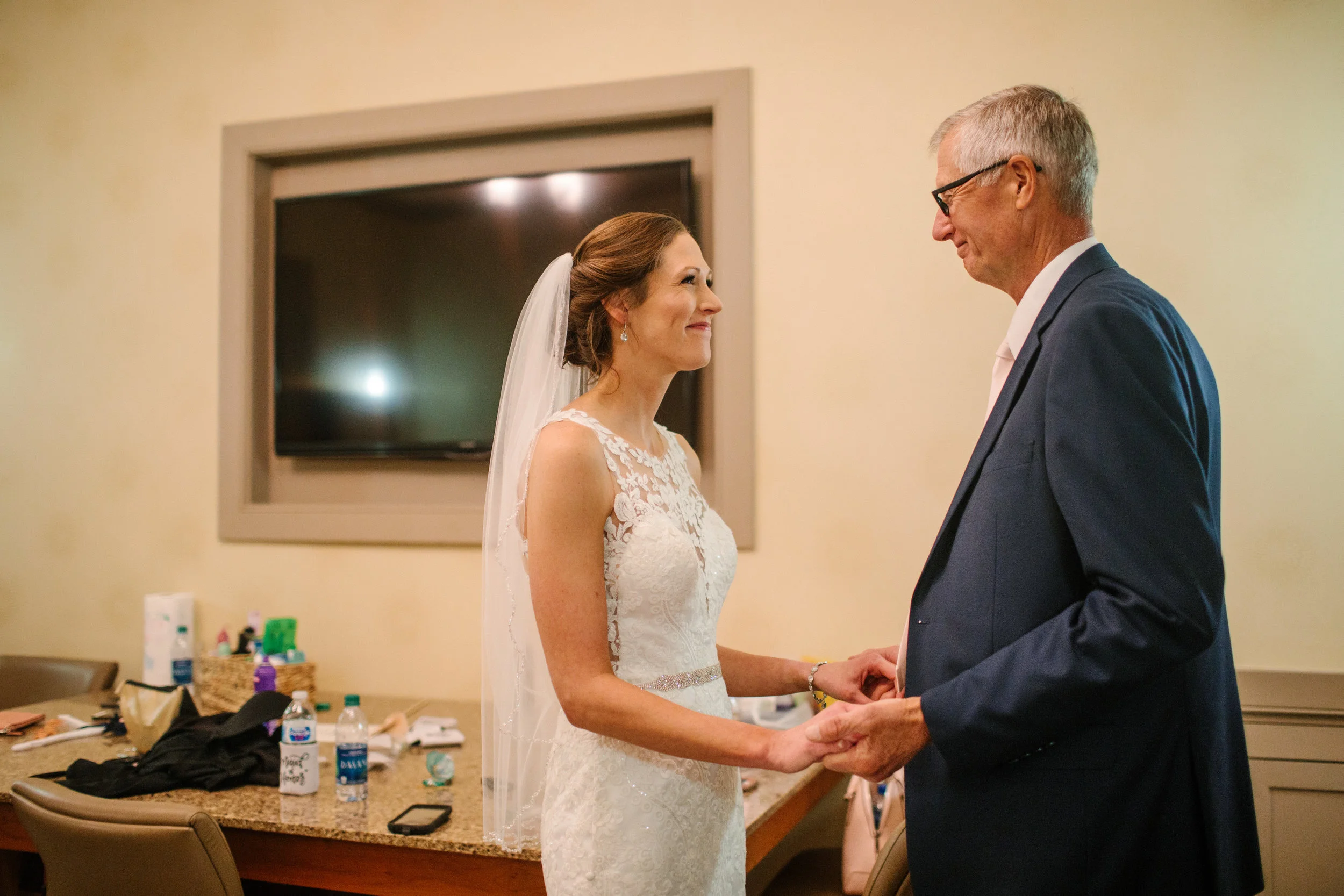 nicole_kyle_west_des_moines_iowa_wedding_photographers_17.jpg