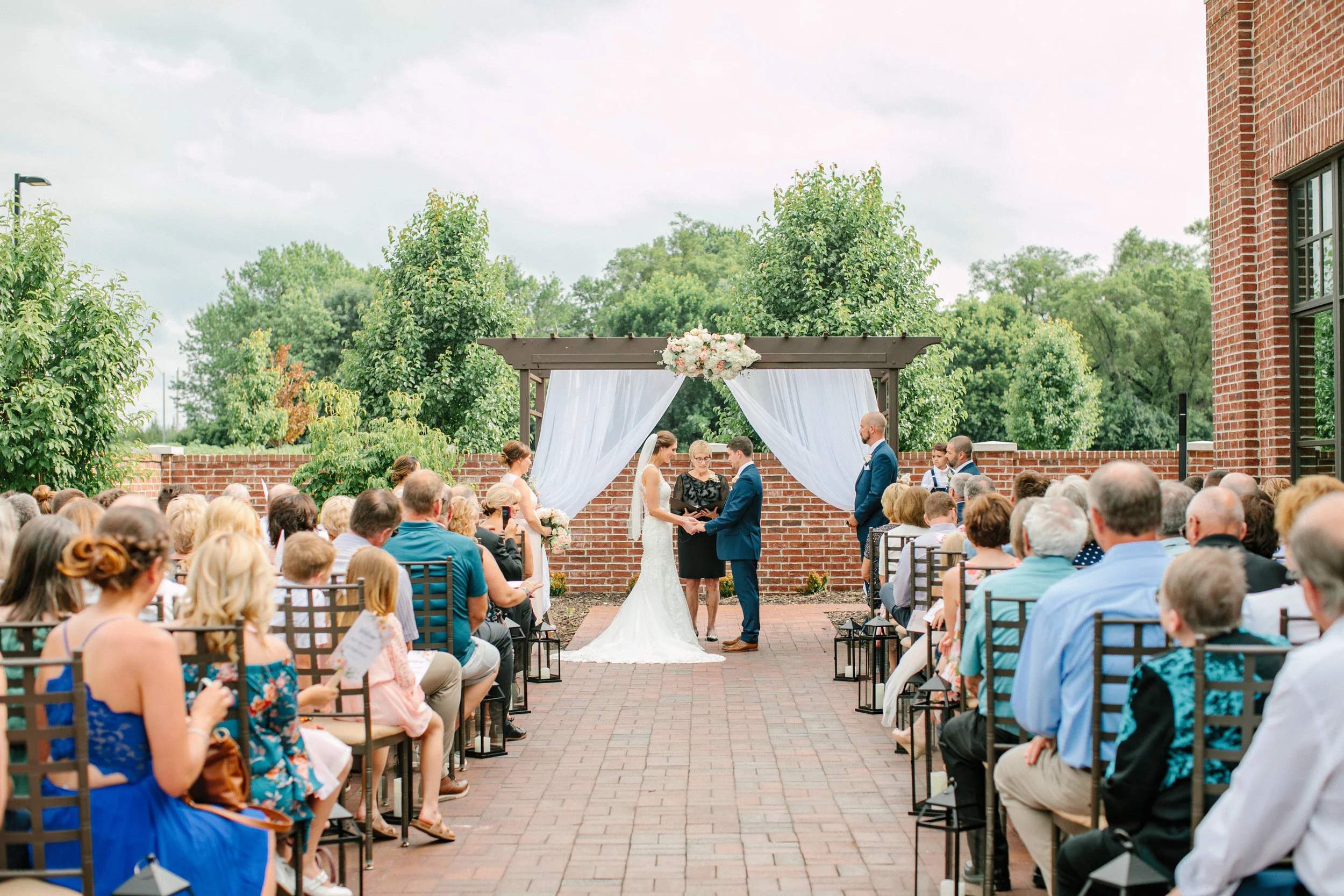 nicole_kyle_west_des_moines_iowa_wedding_photographers_46.jpg
